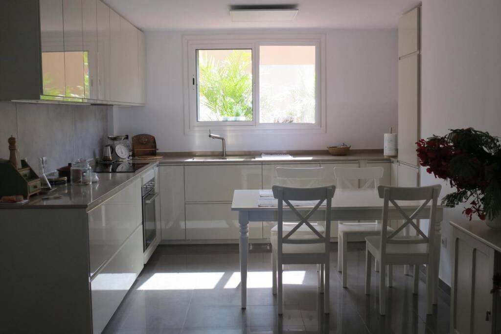 Luxury House With 3 Bedrooms, Sea Wiew And Swimming Pool In A Quiet Residence Puerto de Santiago  Buitenkant foto
